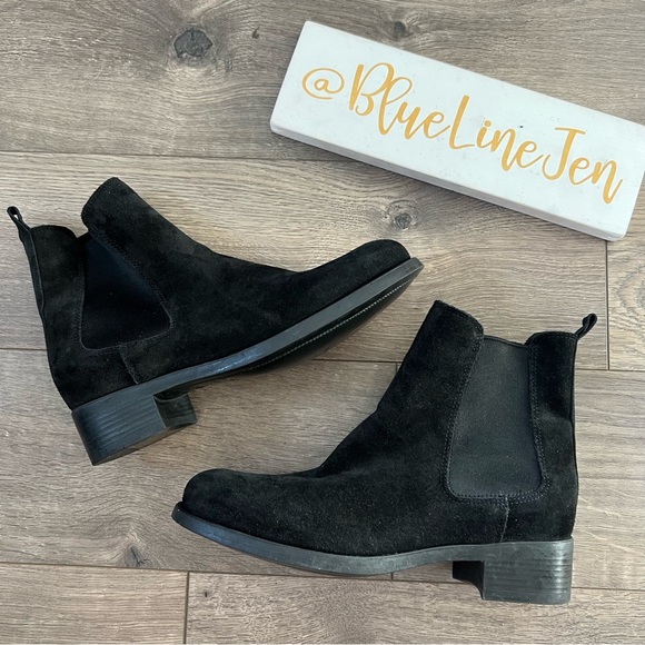 La CANADIENNE Shoes - La Canadienne Black Suede Chelsea Boots NWOT